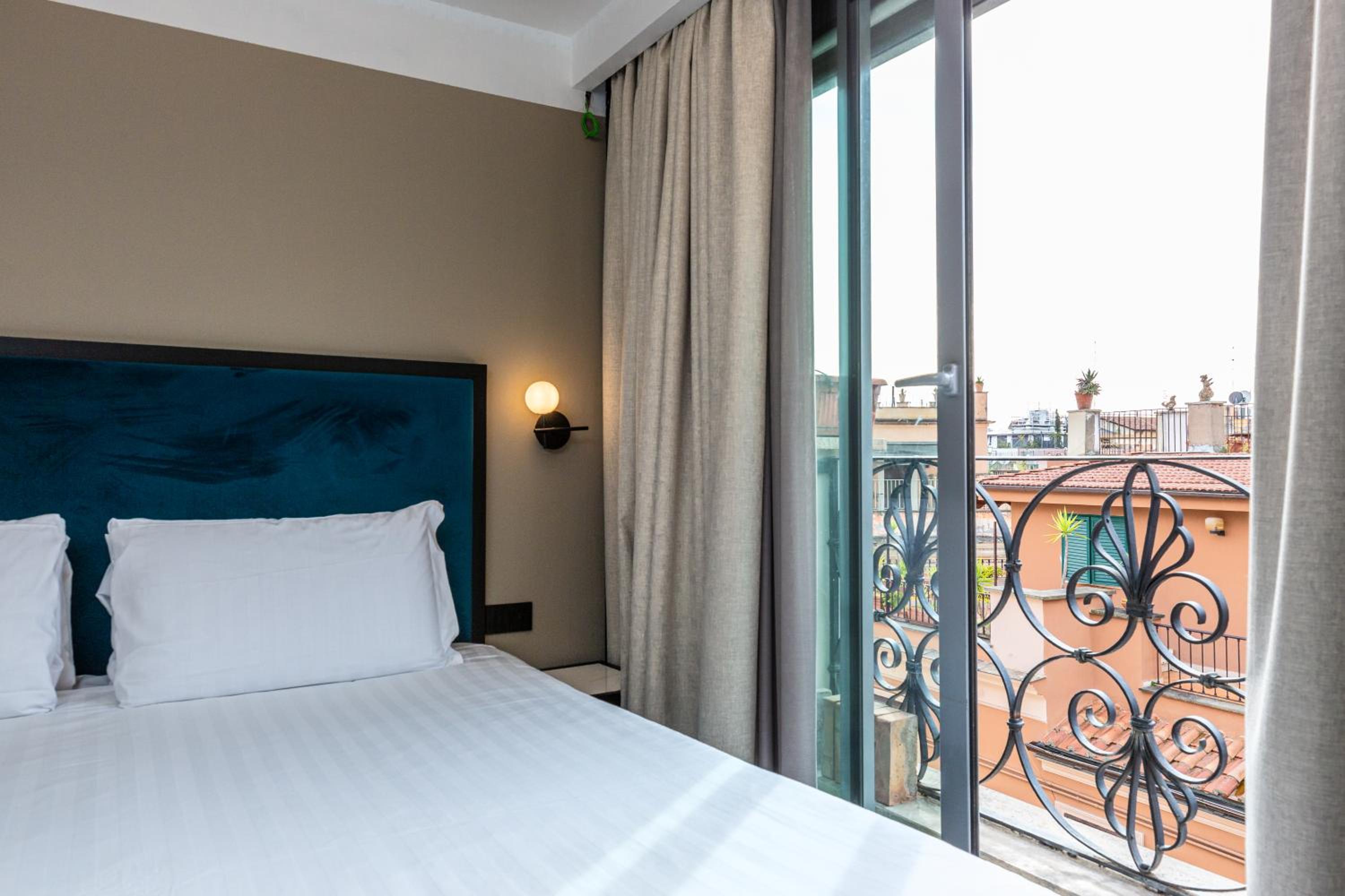 Suite, Queen Bed, Sofa
