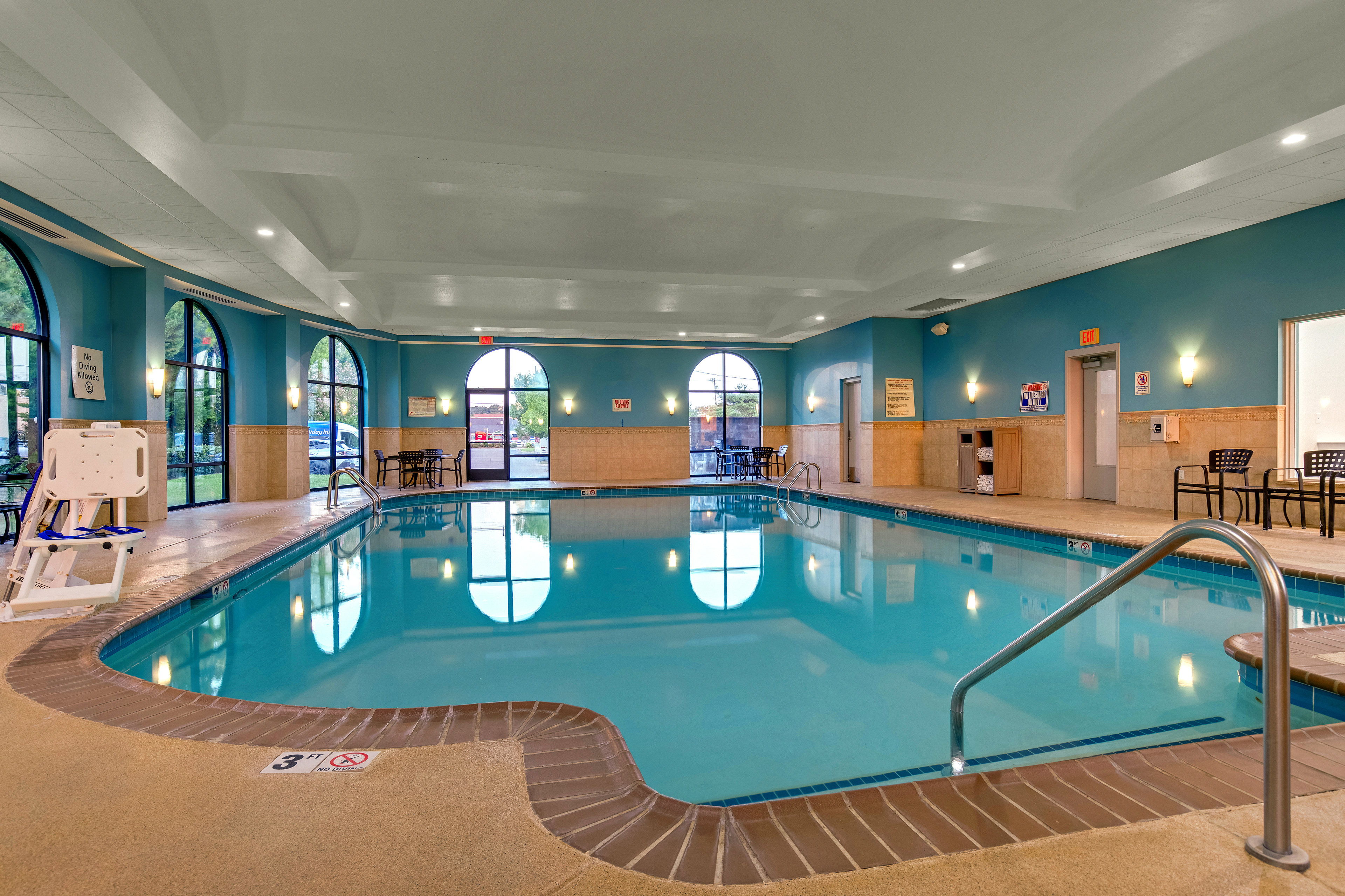 Holiday Inn Express Hotel and Suites Nashville-Opryland 36/64