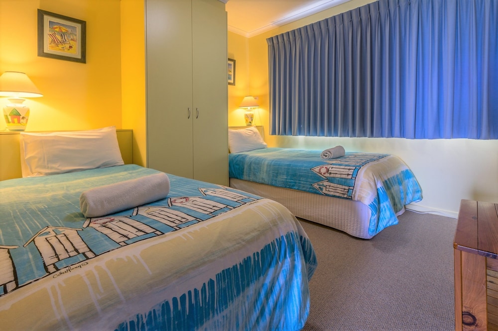 Pandanus Palms Resort 10/50
