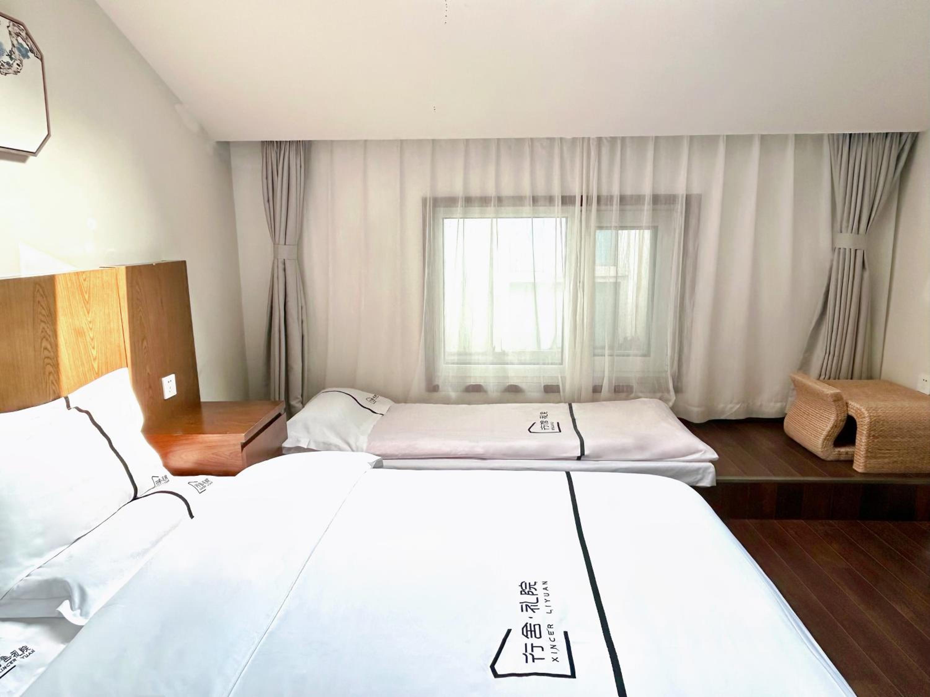 Skylight, Double Bed