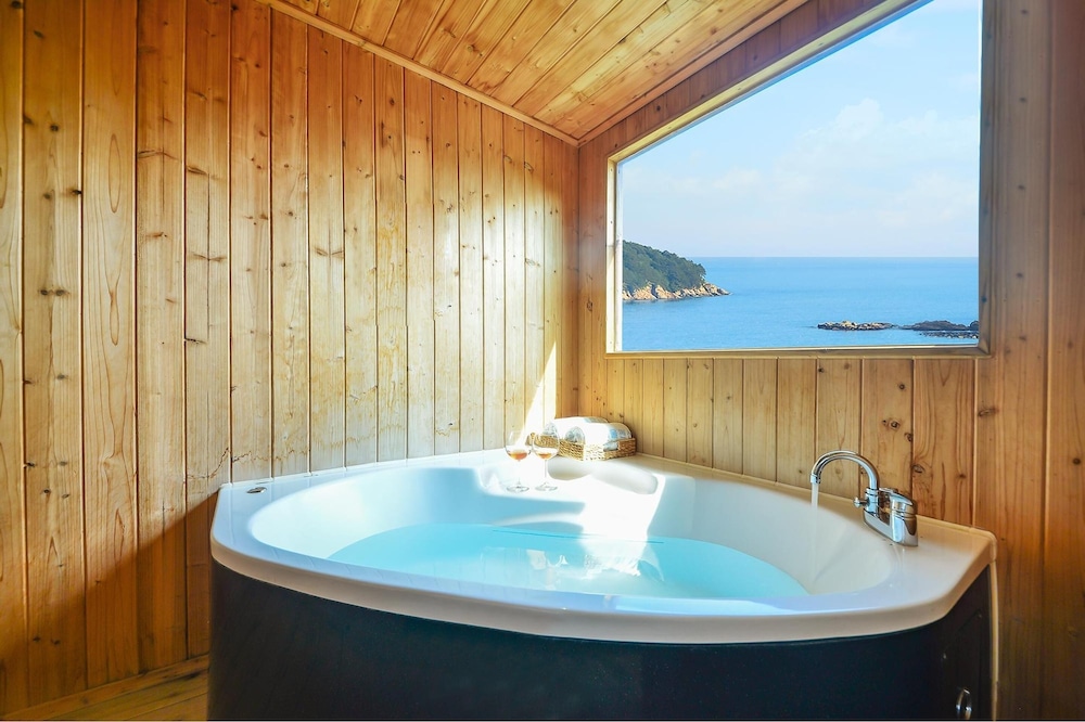 Geoje Blue Neoul Pension 21/50