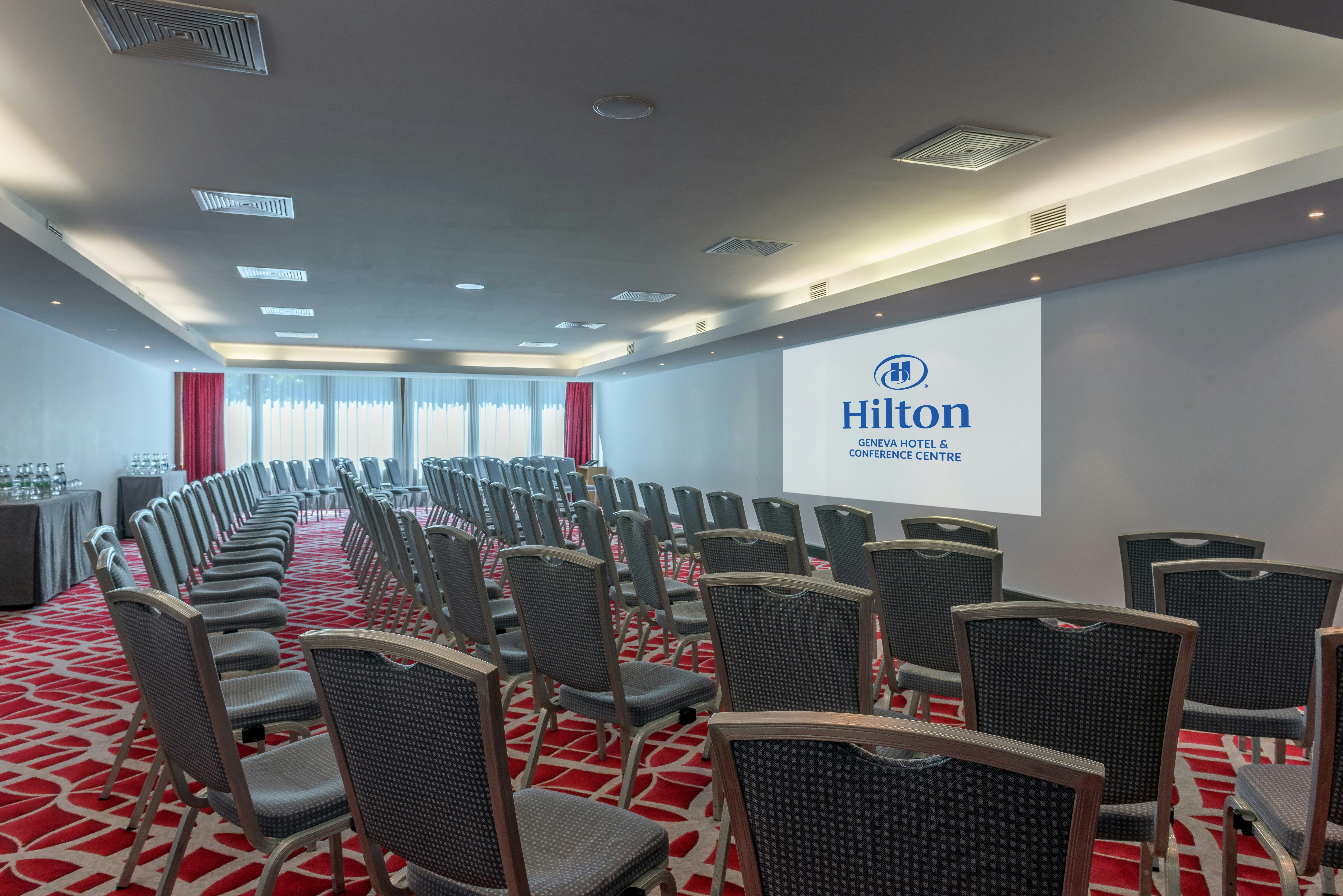 Hilton Geneva Hotel and Conference Centre (EX-Starling E EX-Crowne) 70/81