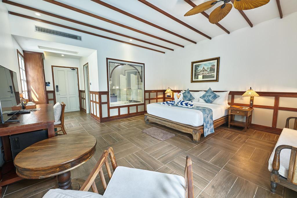غرفة بسرير كينج بإطلالة على المسبح، Mybanlao Hotel 7/10