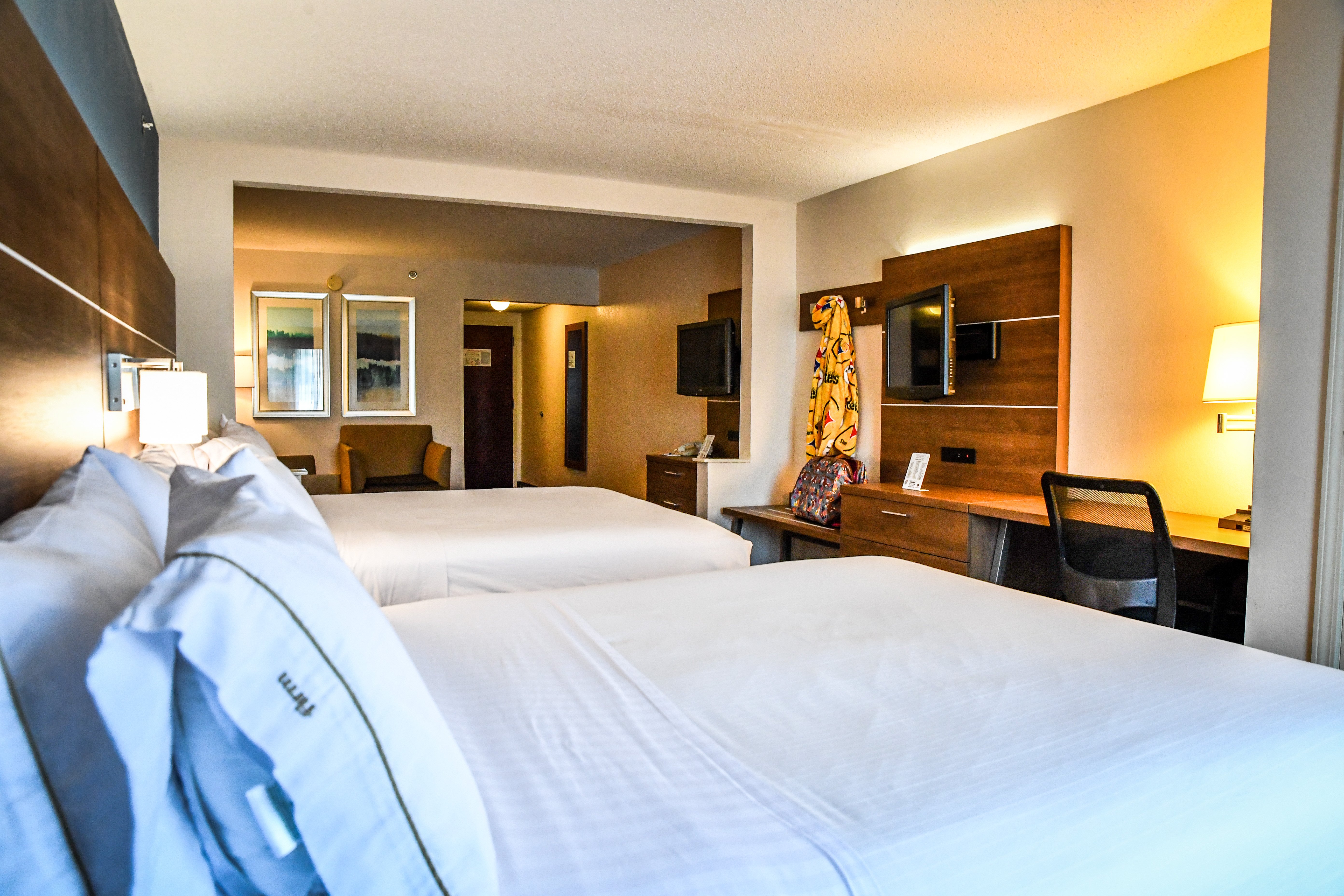 Holiday Inn Express Hotel Suites Concord 16/57