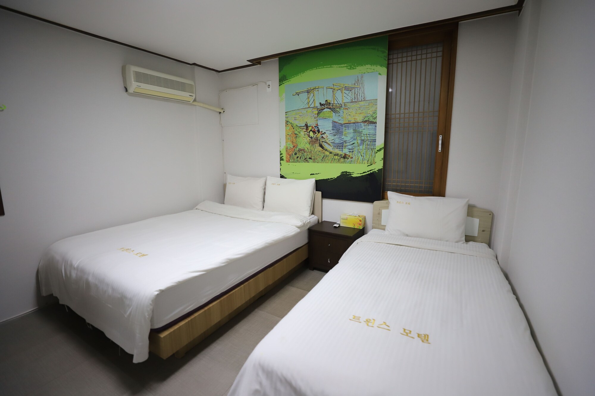 ROOM, TRIPLE