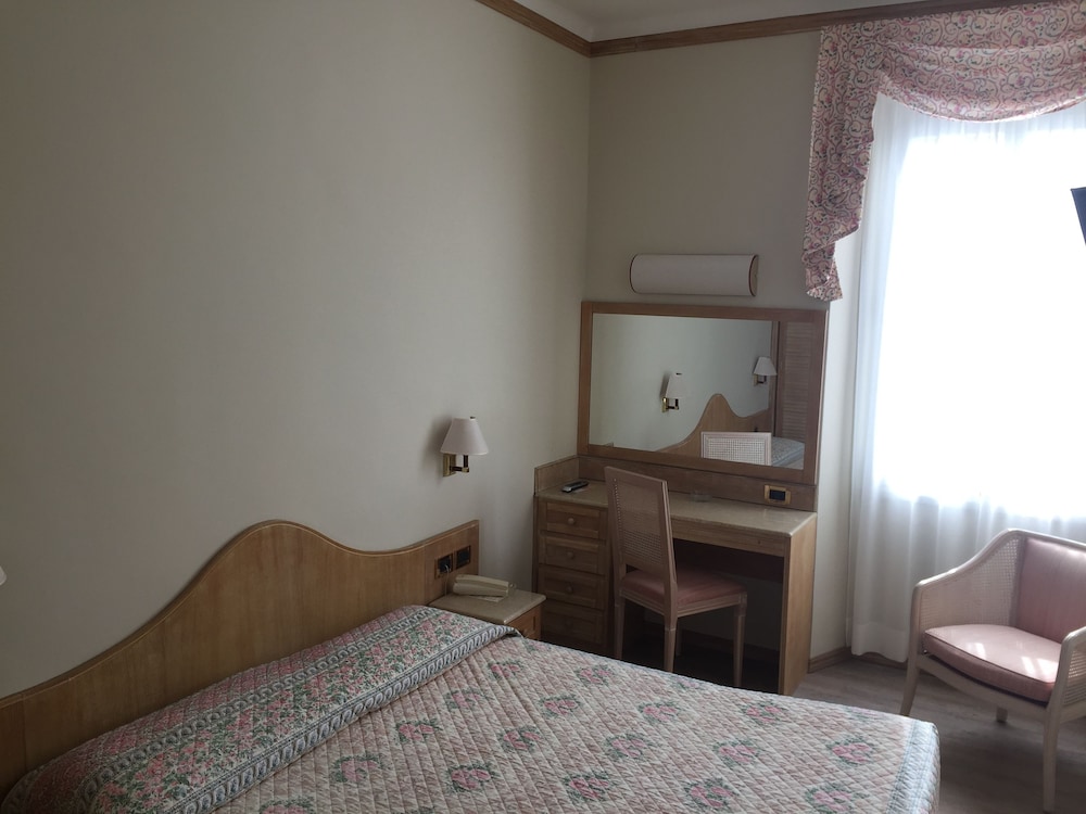 Hotel Bobby Executive 11/50