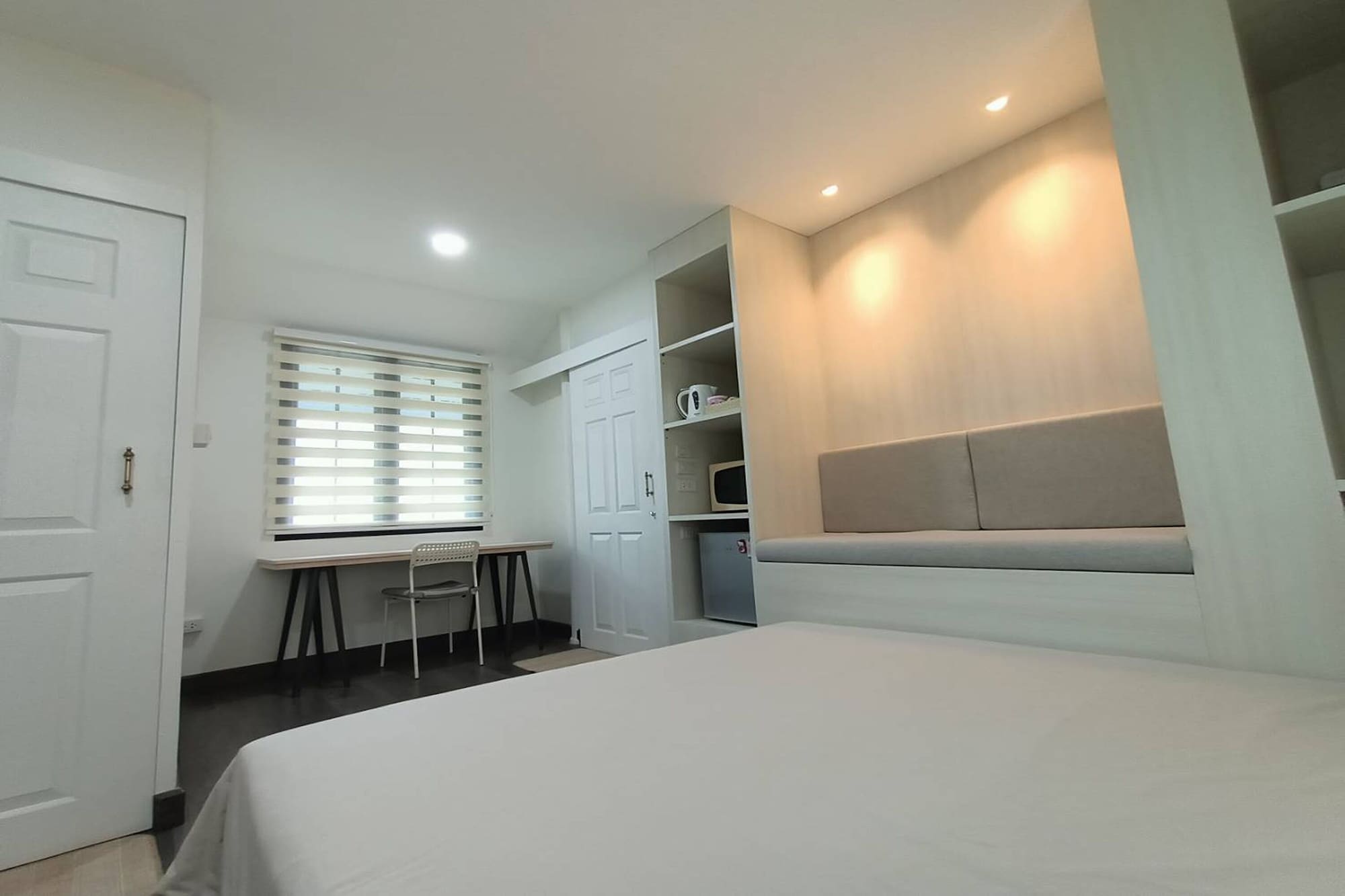ROOM, MOUNTAIN VIEW