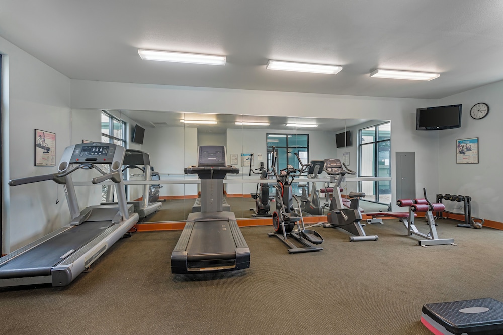 Rogue Regency Inn and Suites 44/80
