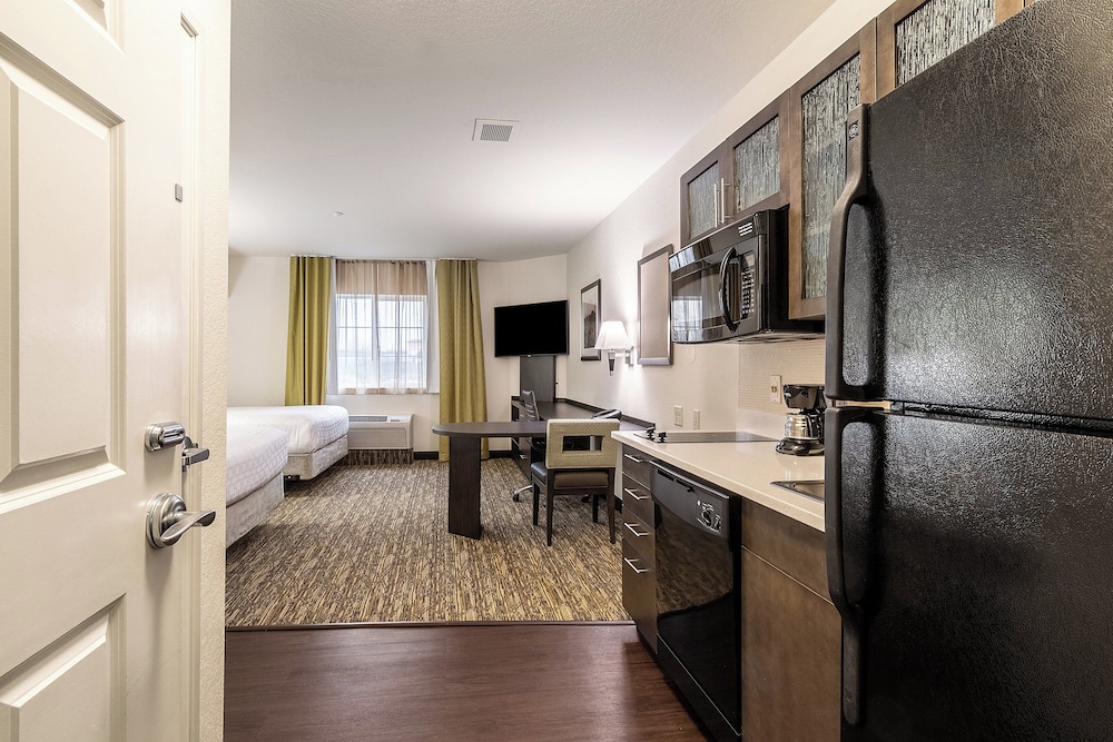 جناح استوديو بسرير كينج، Candlewood Suites 4/4