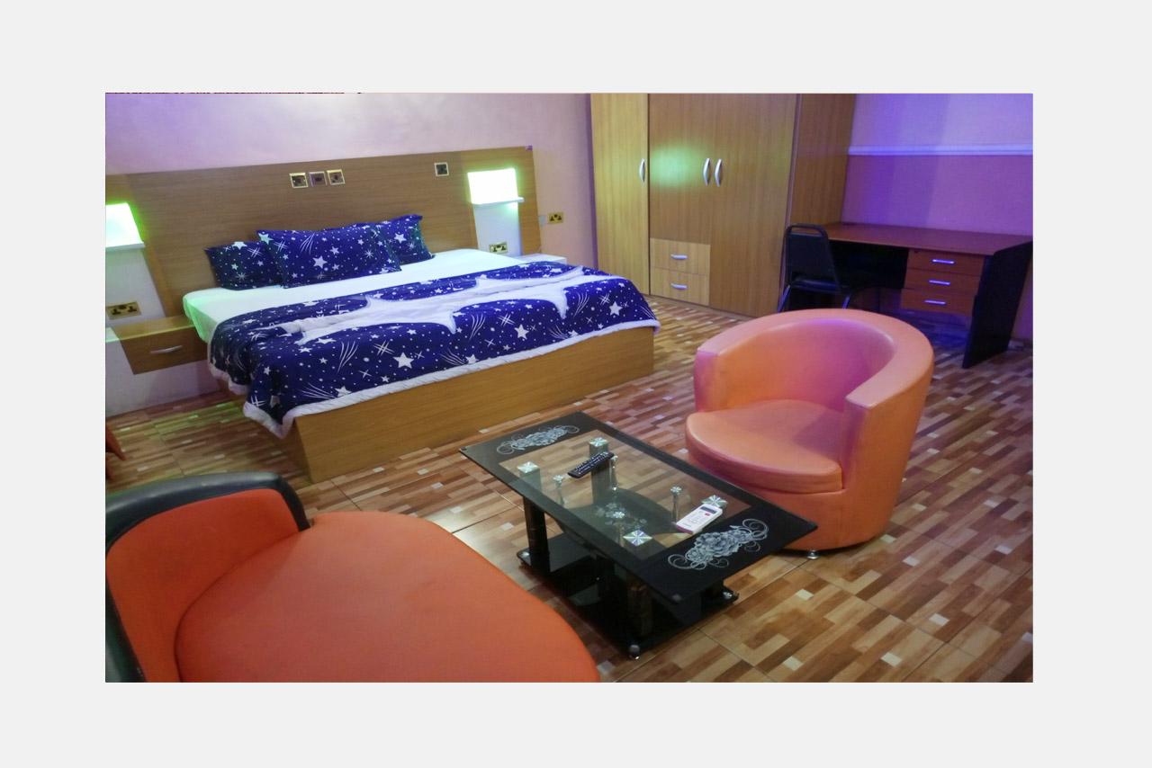 Hipoint Hotel and Suites 13/25