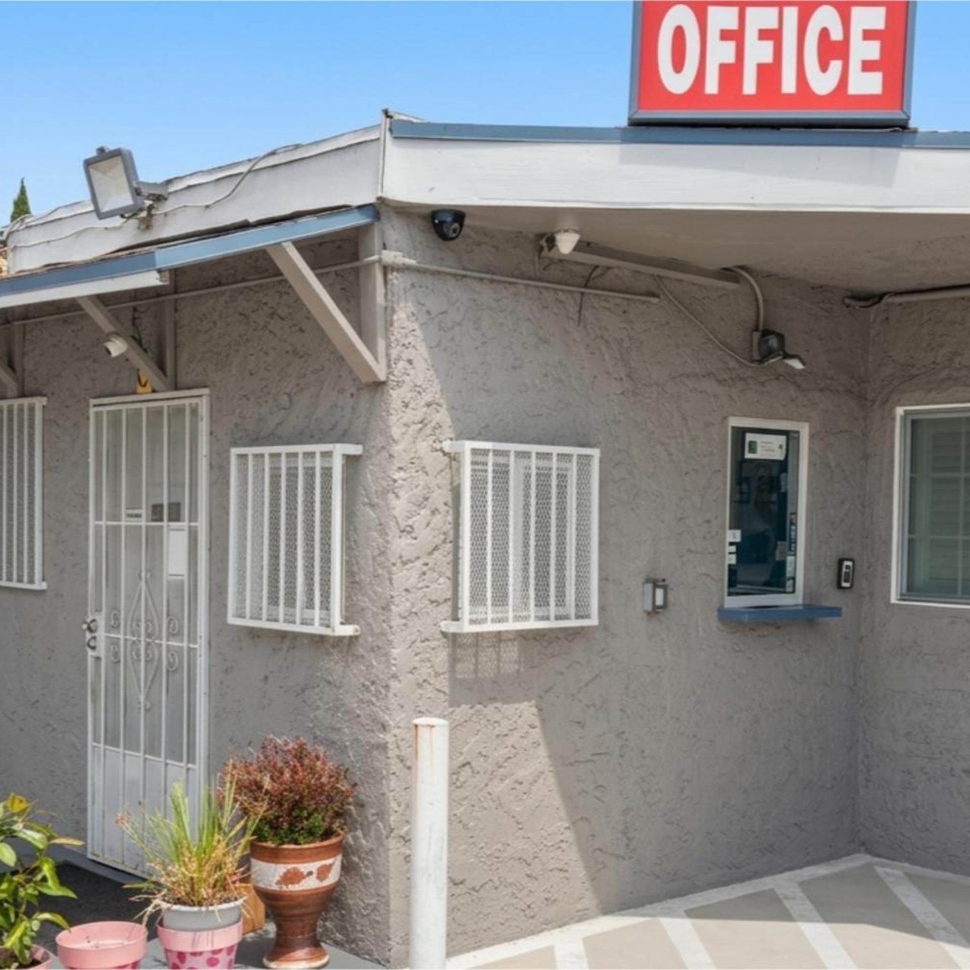 OYO Sandpiper Motel 1/24