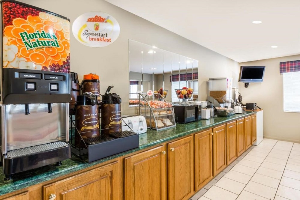 Super 8 By Wyndham Chanute 18/21