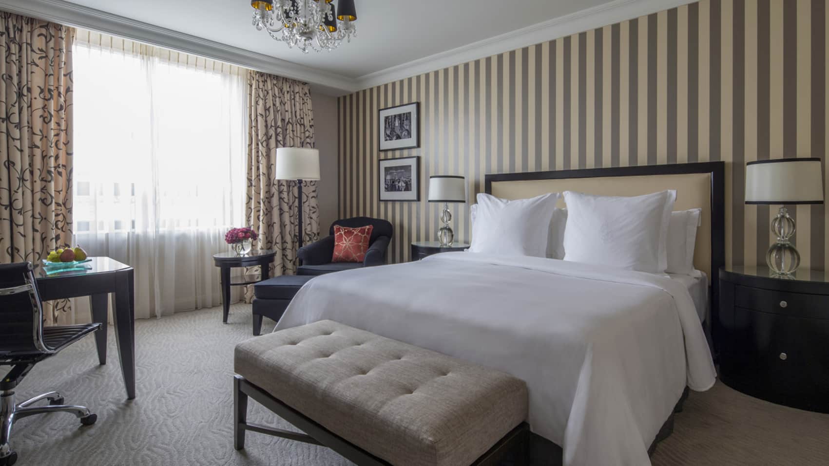 Deluxe, King Bed, with View