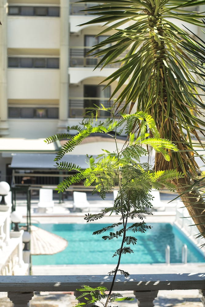 Temple Beach Hotel 39/40