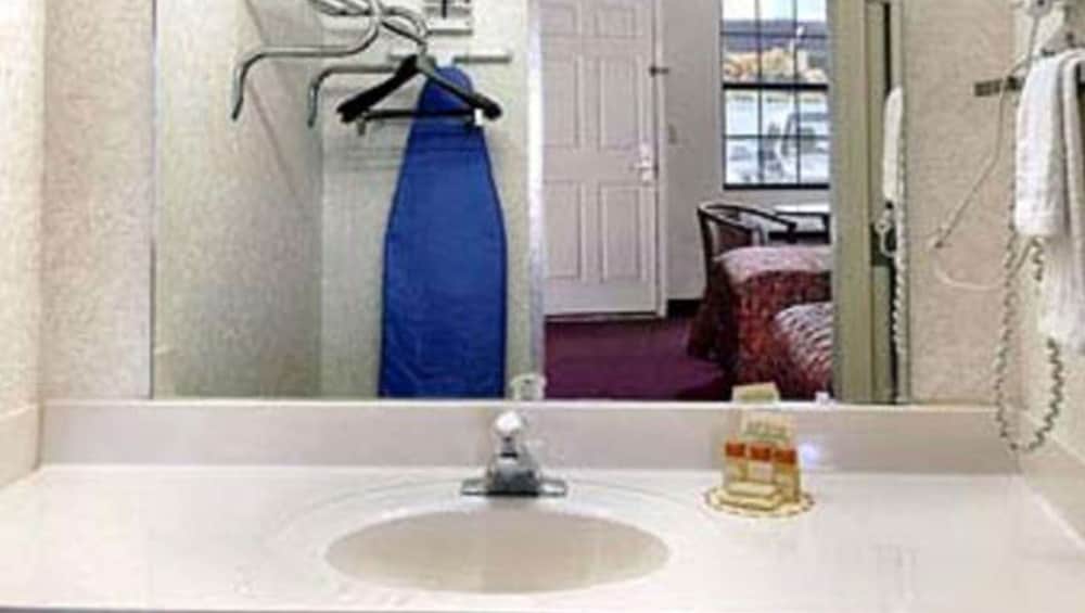 Gray Inn and Suites By Magnuson Worldwide 11/14