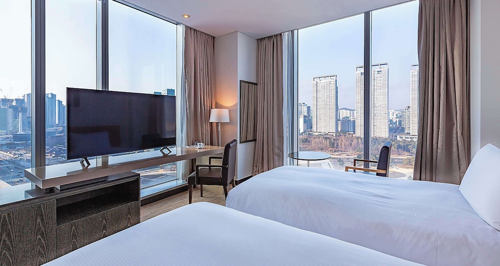 DELUXE, TWIN BEDS, PARK VIEW