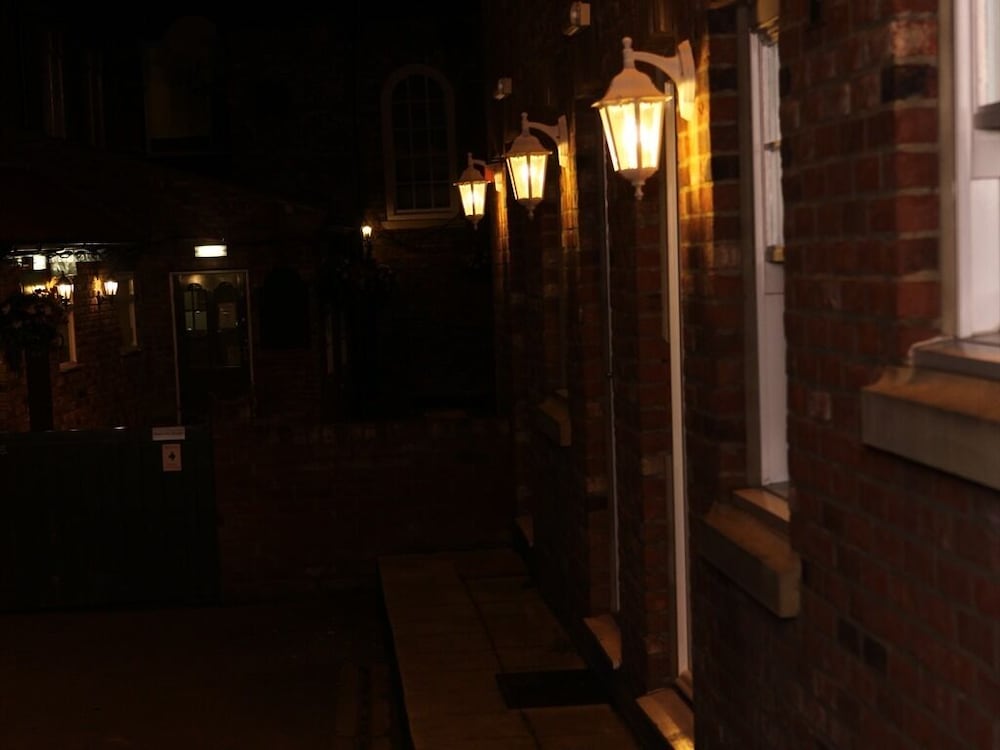 The Downe Arms 17/19