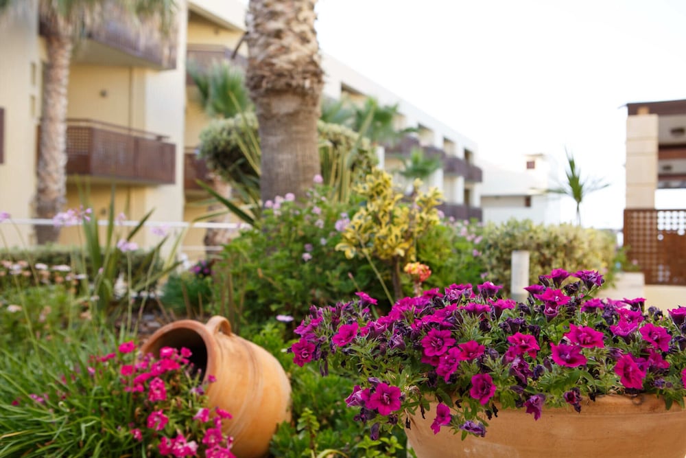 Giannoulis Santa Marina Plaza 40/50