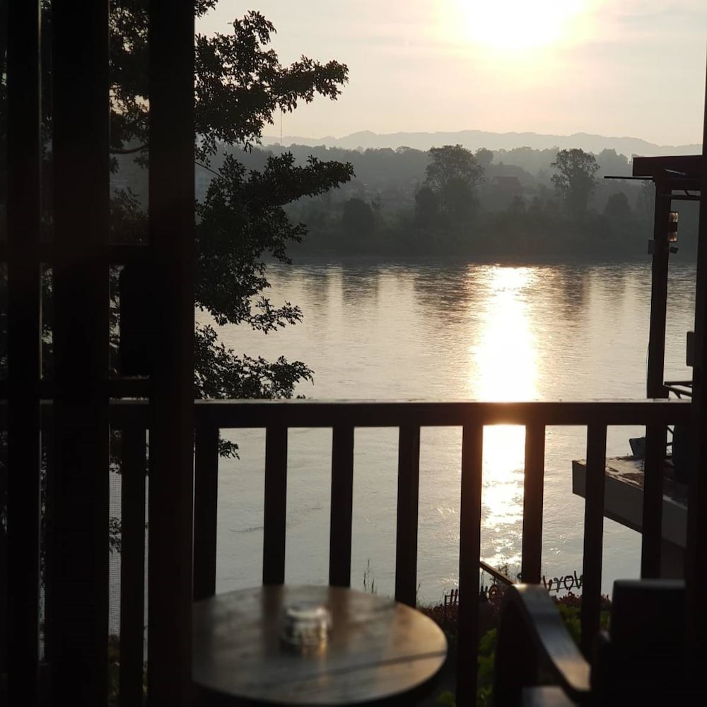 Chiangkhong Teak Garden Riverfront Hotel 4/74
