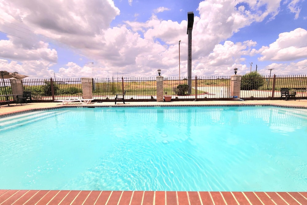 Days Inn by Wyndham Navasota 37/60