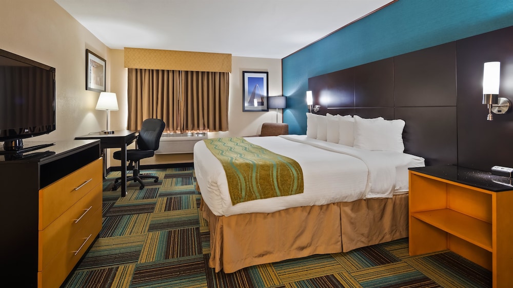 Best Western St. Louis Inn 27/38