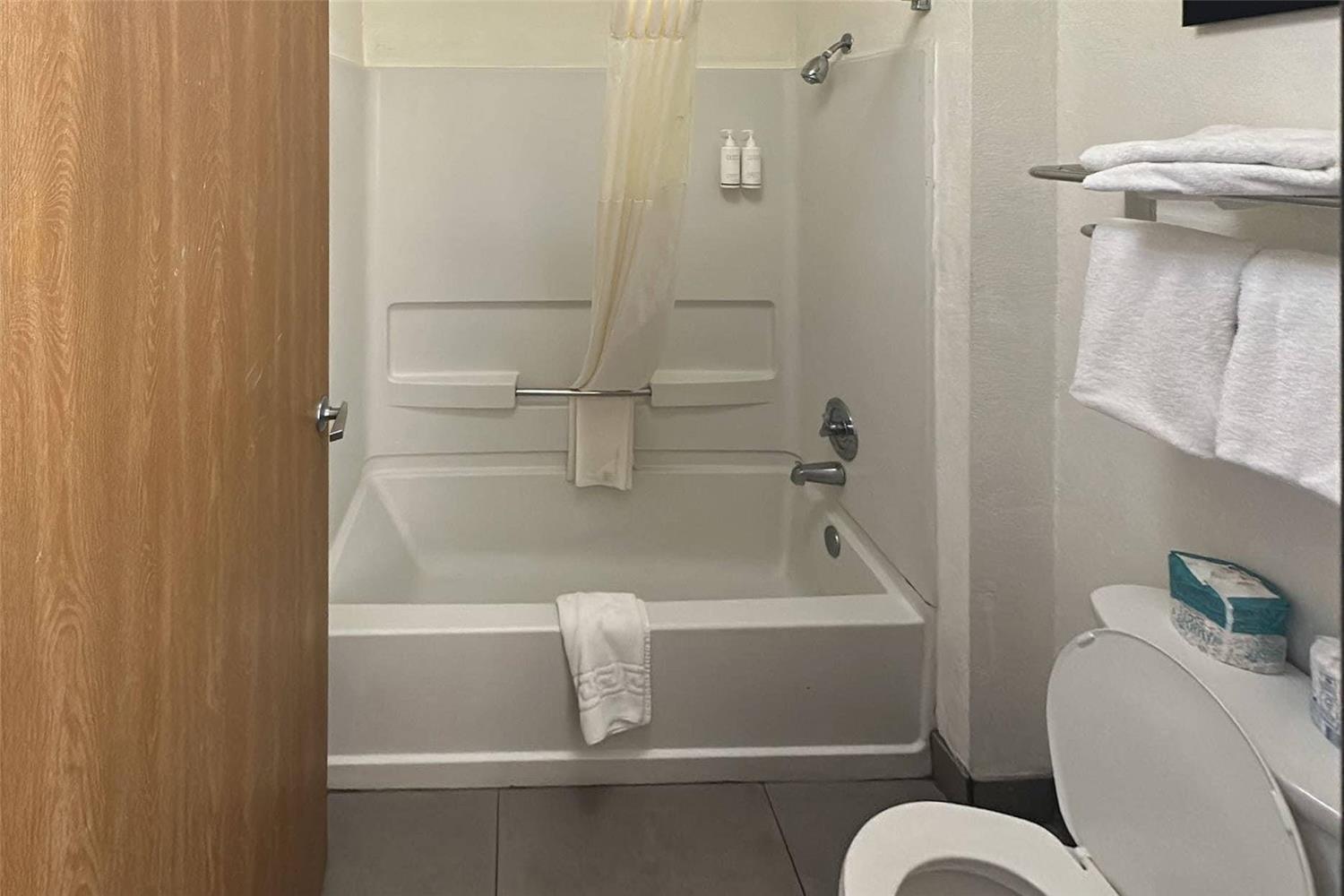 Country Inn & Suites by Radisson, Monterey Beachfront-Marina, CA 30/31