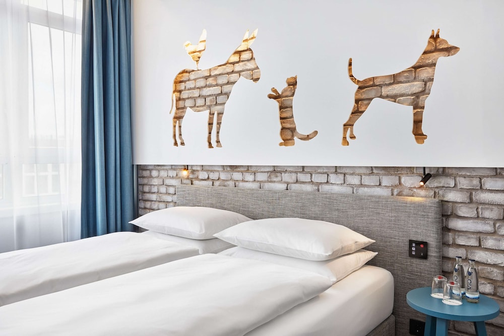 COMFORT, KING BED