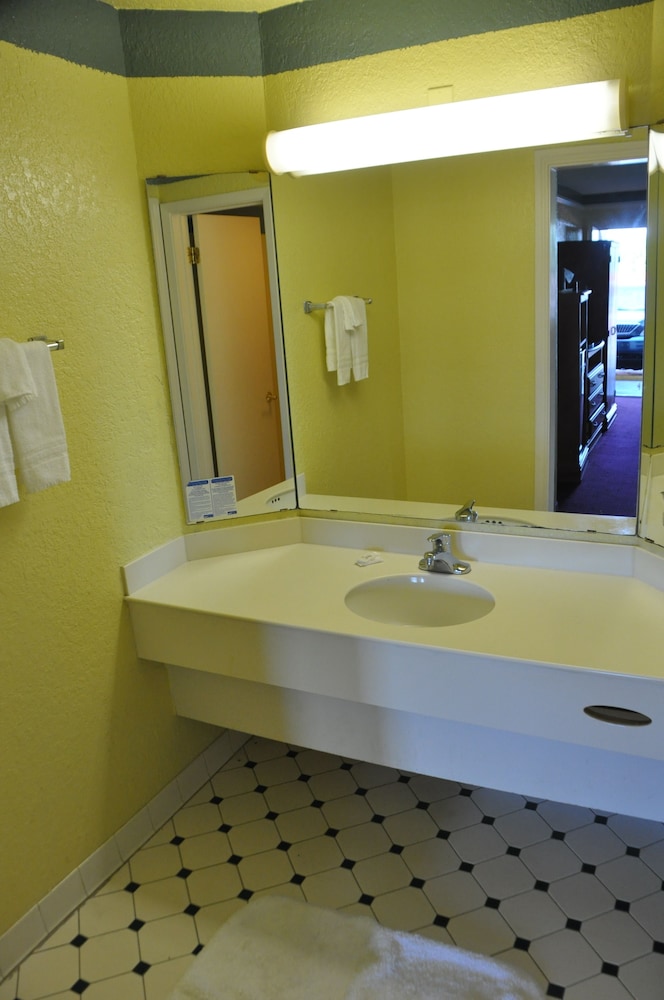 Bhagat Hotels Stone Mountain Atlanta BW Signature Collection 6/35