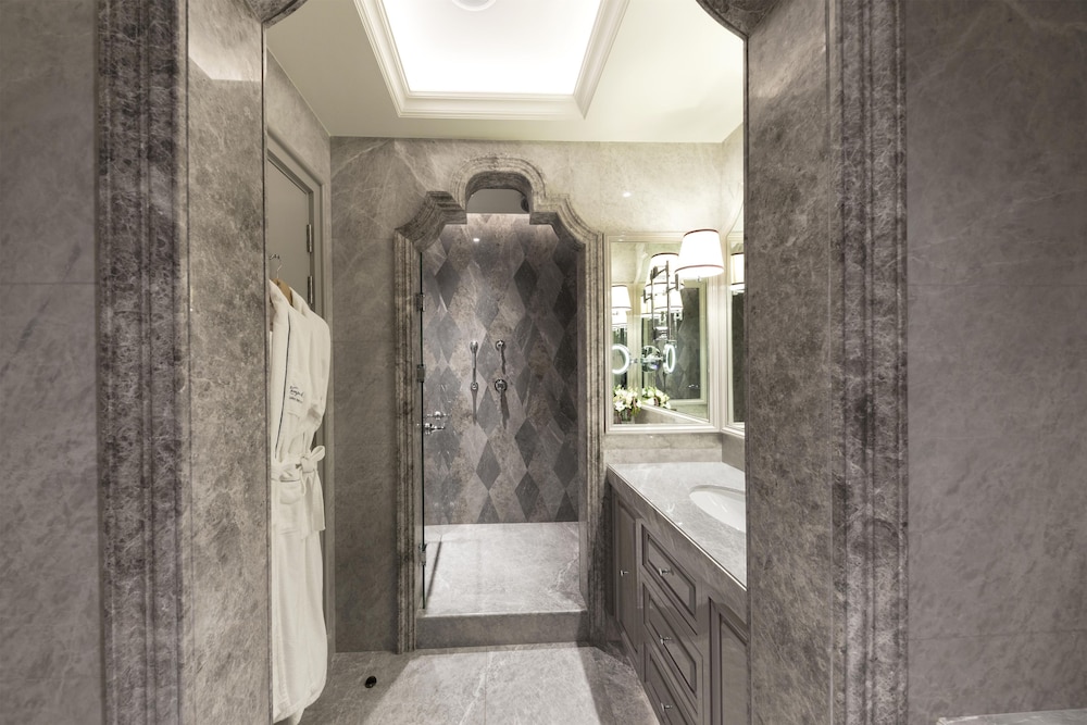 Bosphorus, Executive, Suite, King Bed، Ciragan Palace Kempinski Istanbul 5/6