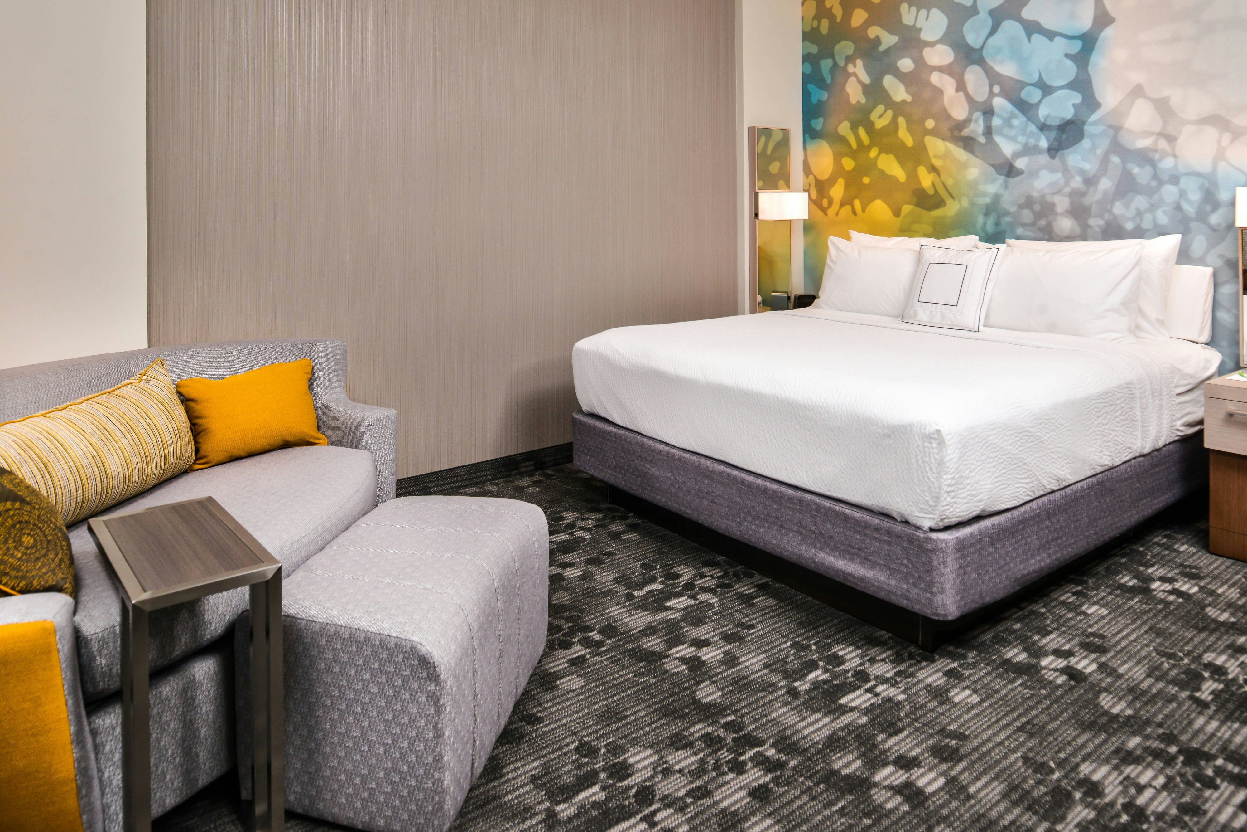 ROOM, KING BED