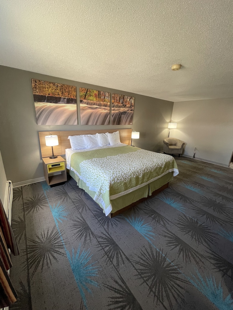 Days Inn By Wyndham Alpena 17/28