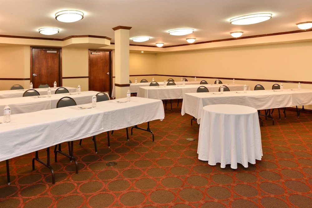 Best Western Louisville East Inn & Suites 36/38