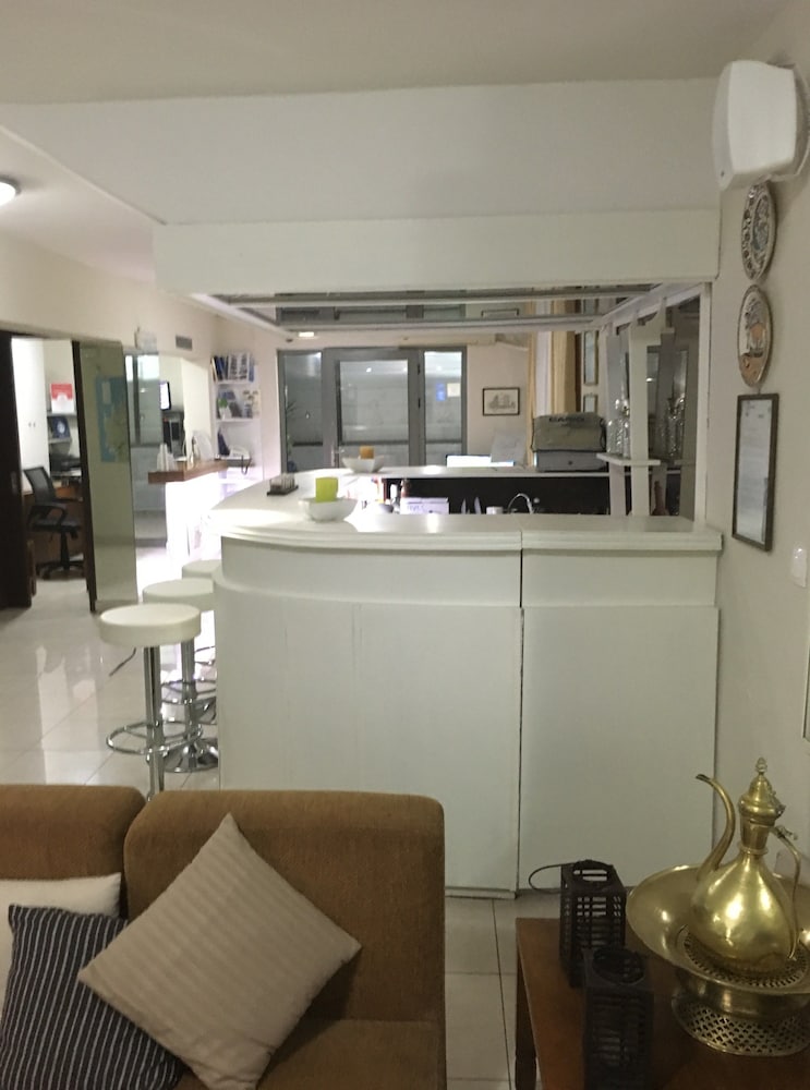 7 Palms Hotel Apartments 7/49