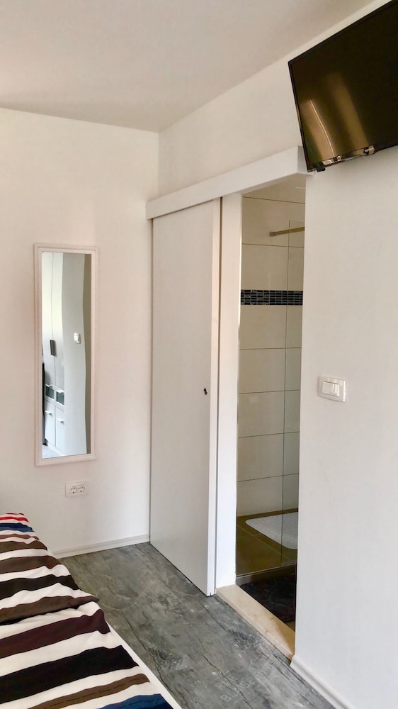 Luxury Villa Minerva Gardens 12/80