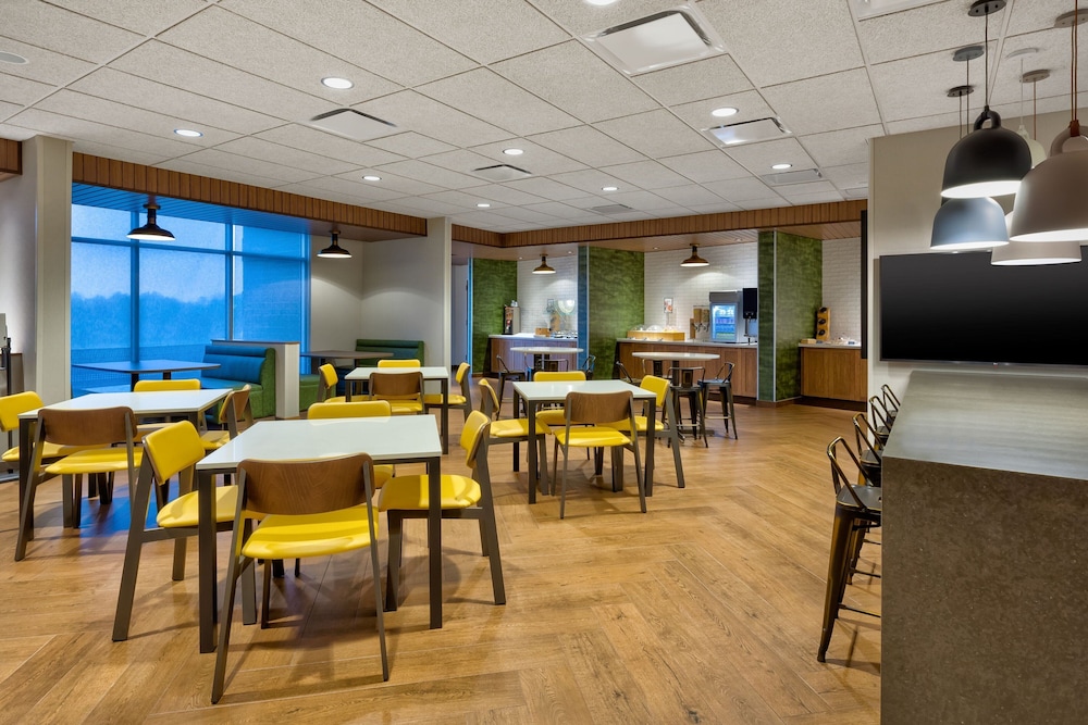 Fairfield Inn & Suites by Marriott Grand Rapids North 24/33