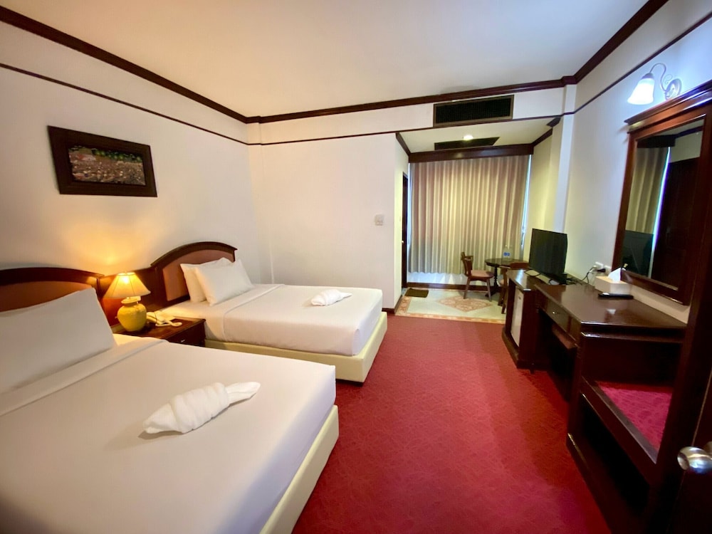 Crystal Hotel 8/46