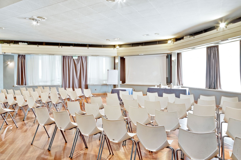 Italiana Hotels Florence 66/71