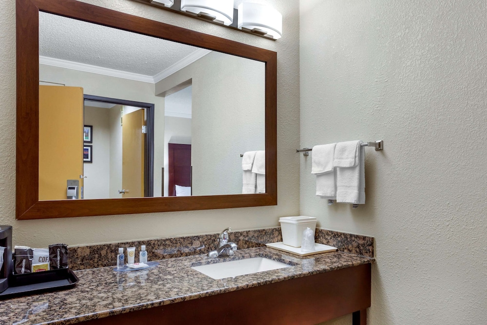 Comfort Inn Hoffman Estates Schaumburg 16/33