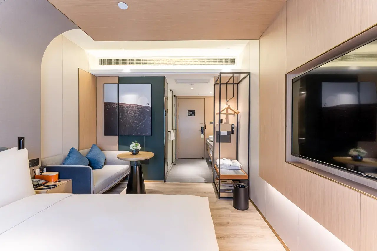 Atour Hotel Shanghai Expo High-tech West Road Metro Station 17/24