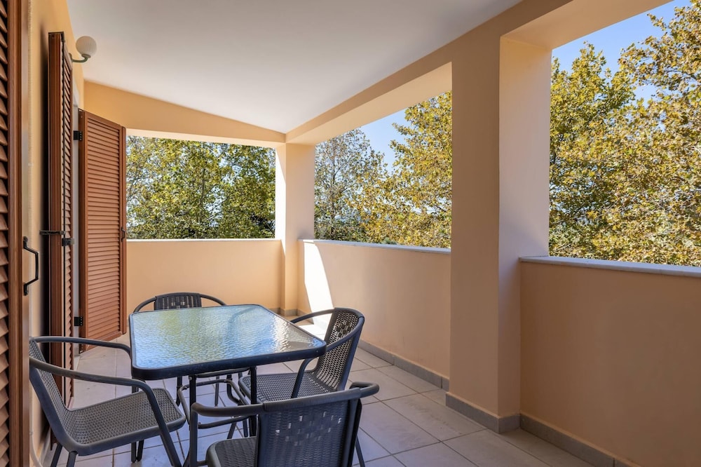 Leone Luxury Villas 48/50