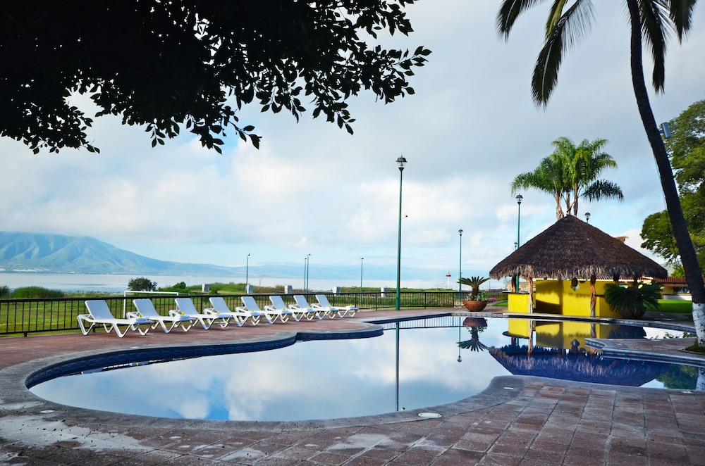 HOTEL REAL DE CHAPALA 40/42