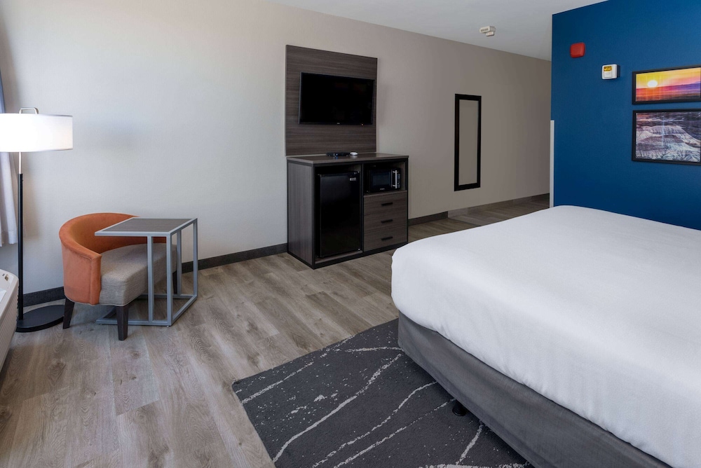 La Quinta Inn and Suites by Wyndham Holbrook Petrified Forest 16/39
