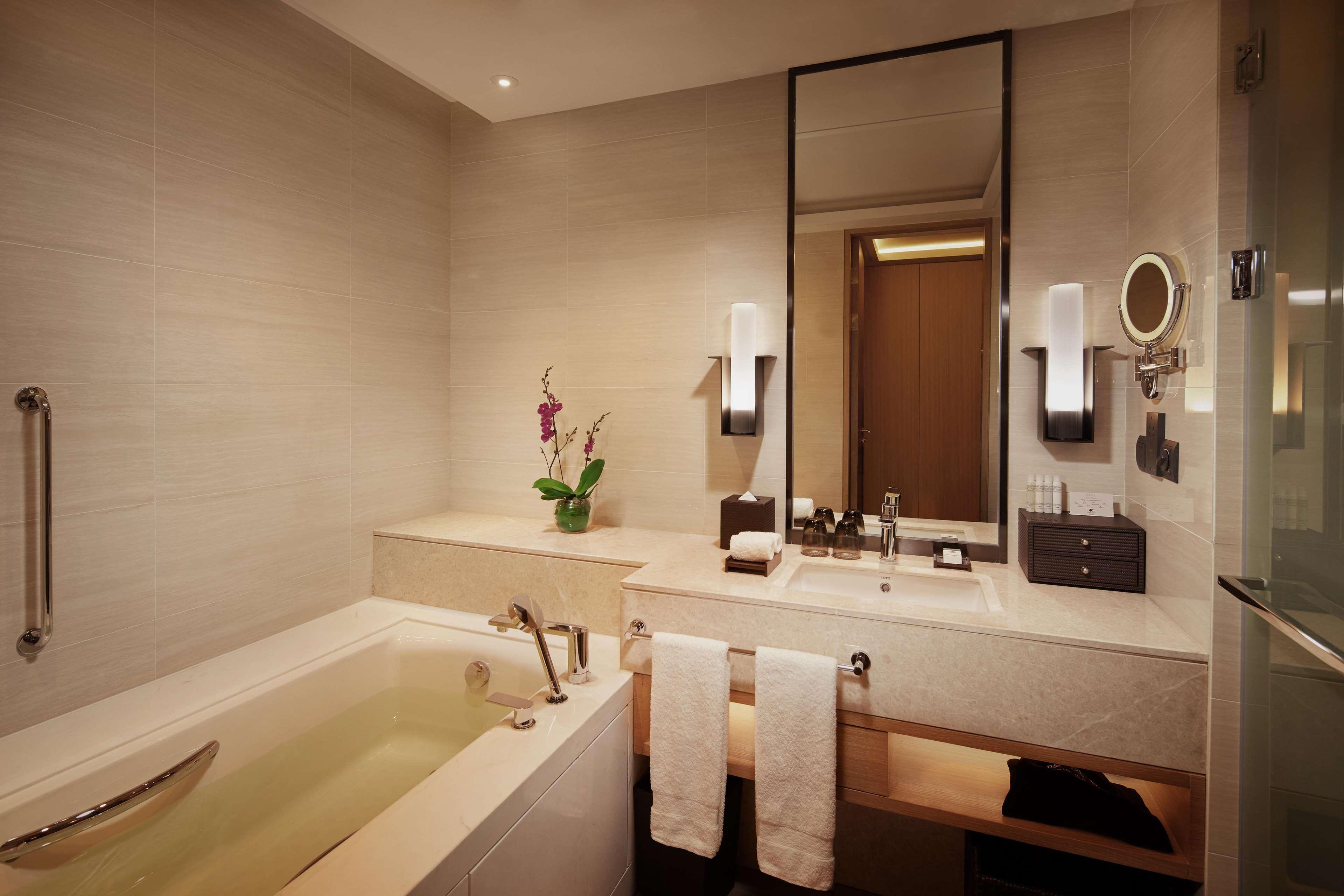 2 BEDROOMS, SUITE, KITCHEN