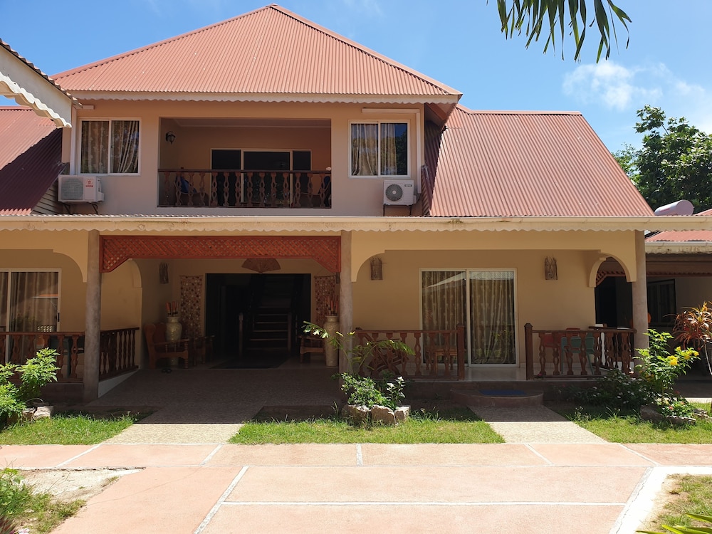 VILLA AUTHENTIQUE 2/50