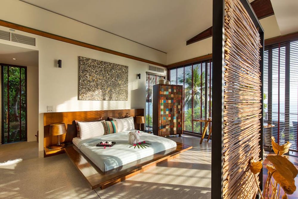 4 BEDROOMS, VILLA