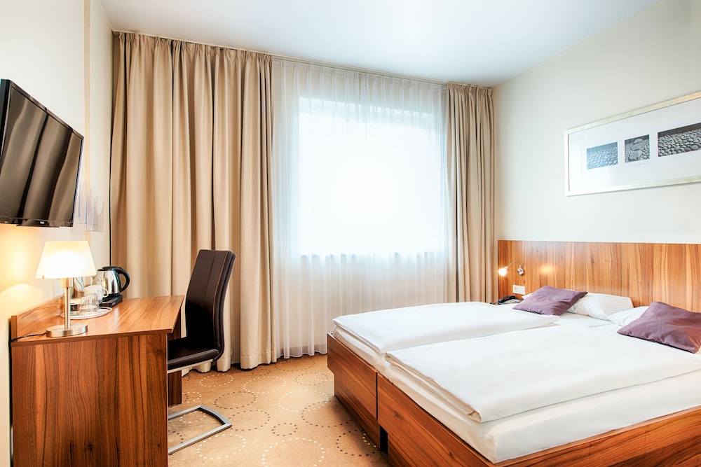 B&B Hotel Berlin City-Ost (ex. Best Western Hotel City Ost) 11/23