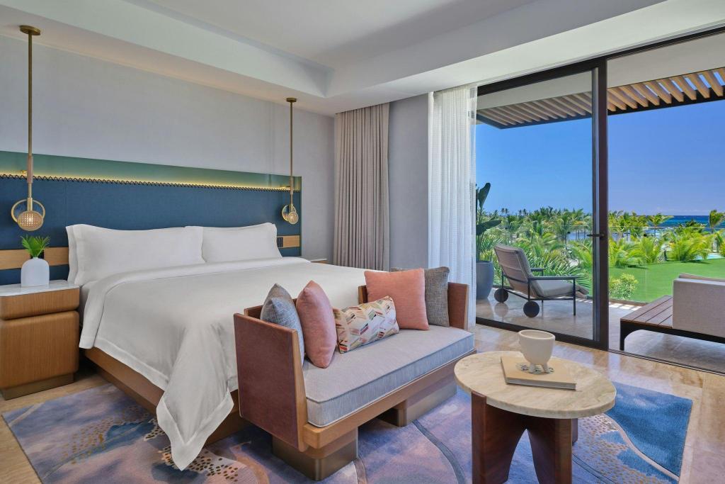 1 Bedroom, Suite, King Bed, Resort View, Balcony