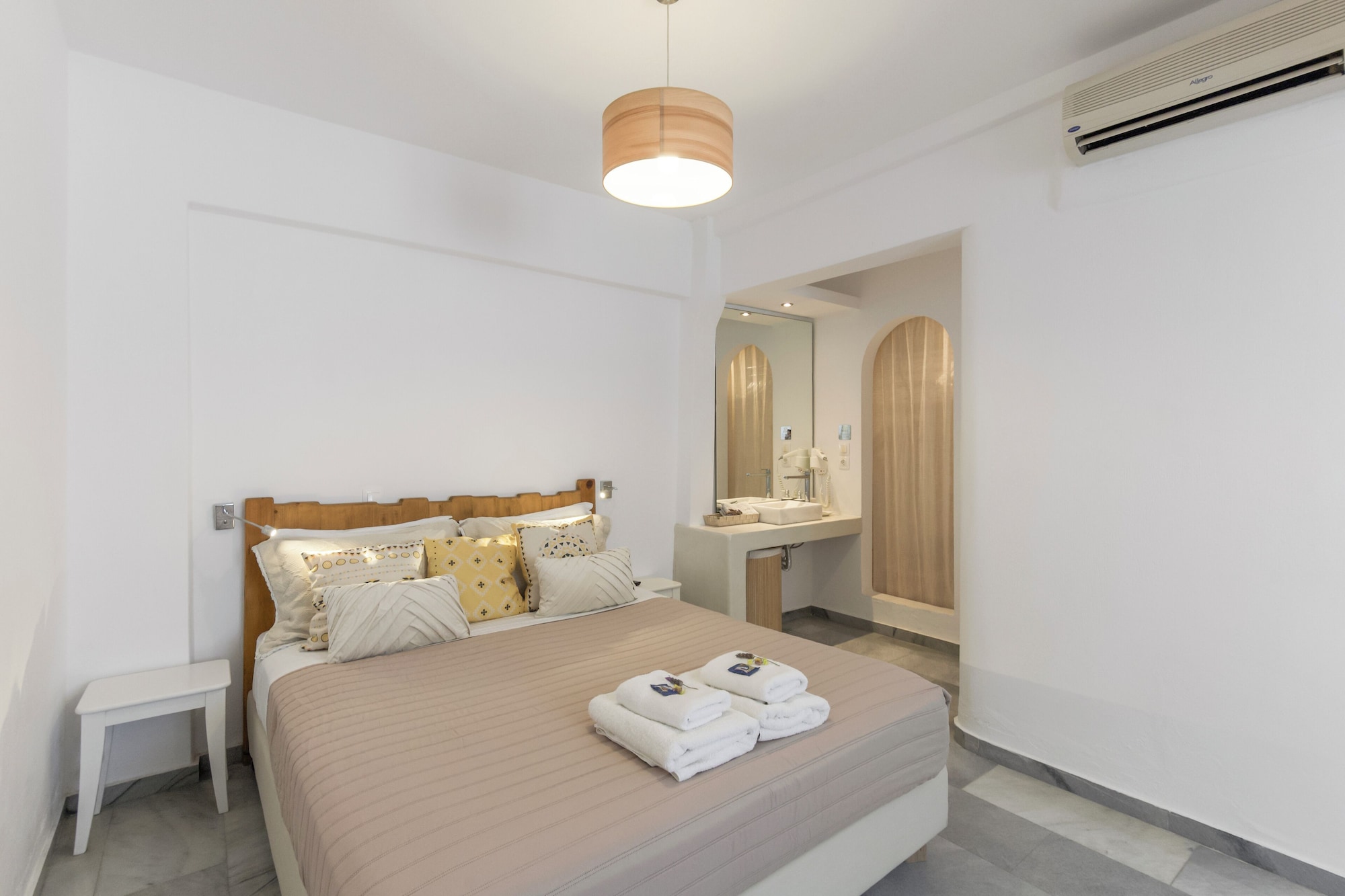 APARTMENT, MULTIPLE BEDS, GARDEN VIEW, KITCHENETTE