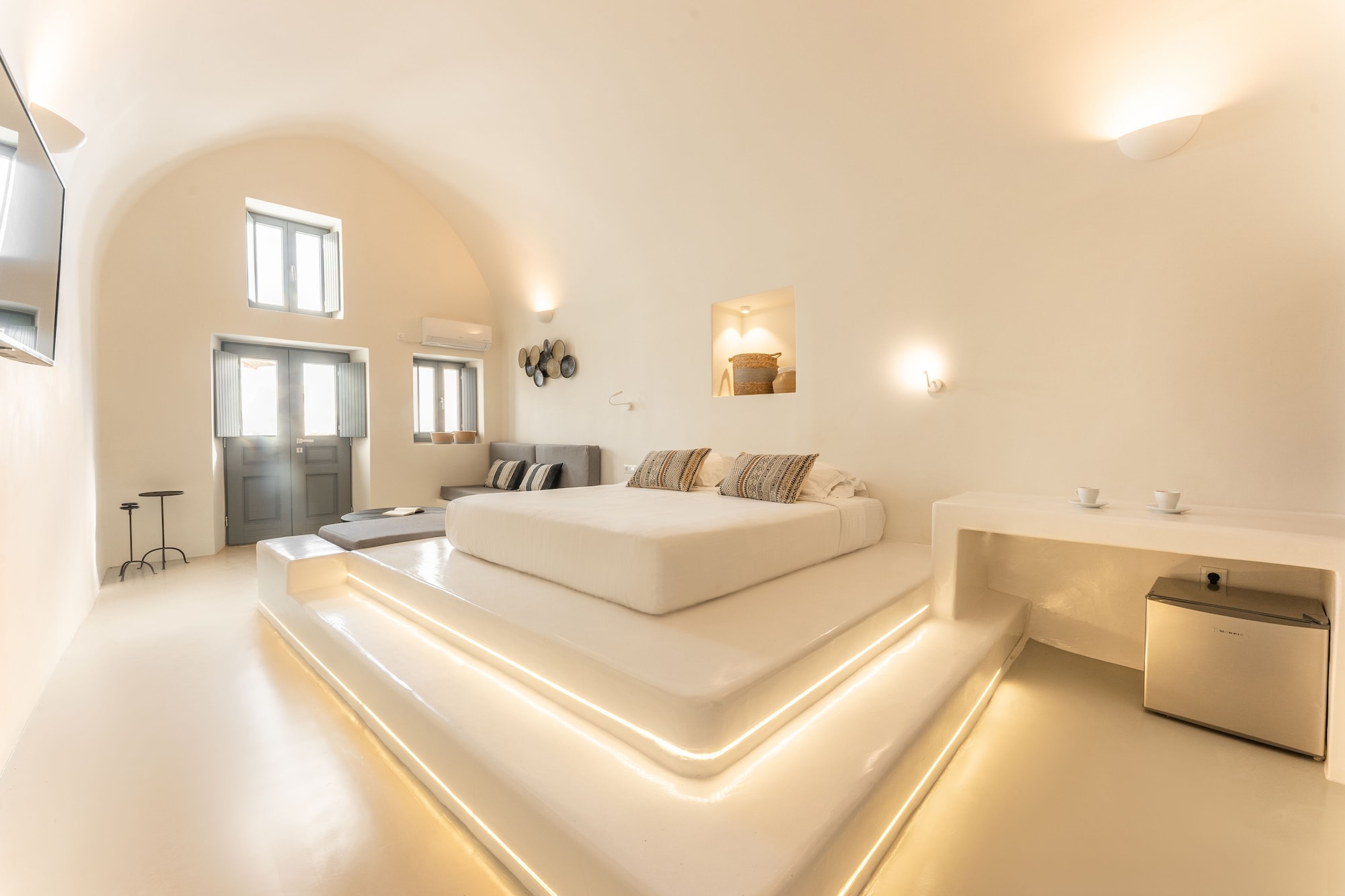 MASTER, SUITE, CALDERA VIEW, OUTDOOR JETTED TUB, TERRACE