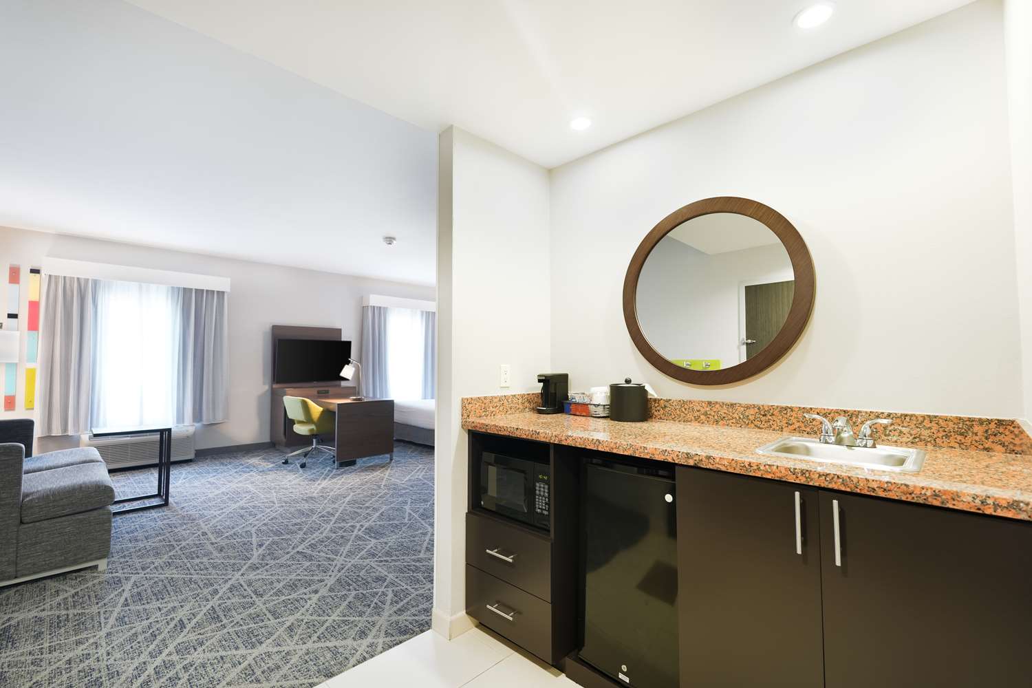 Hampton Inn and Suites Tulsa Central 18/19